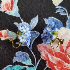 Vintage flower screw back earrings